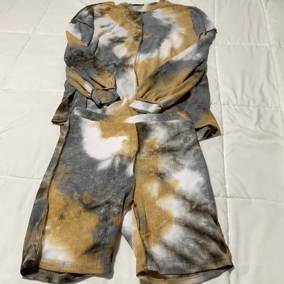 Never worn/ just removed tags - Picture 1 of 1